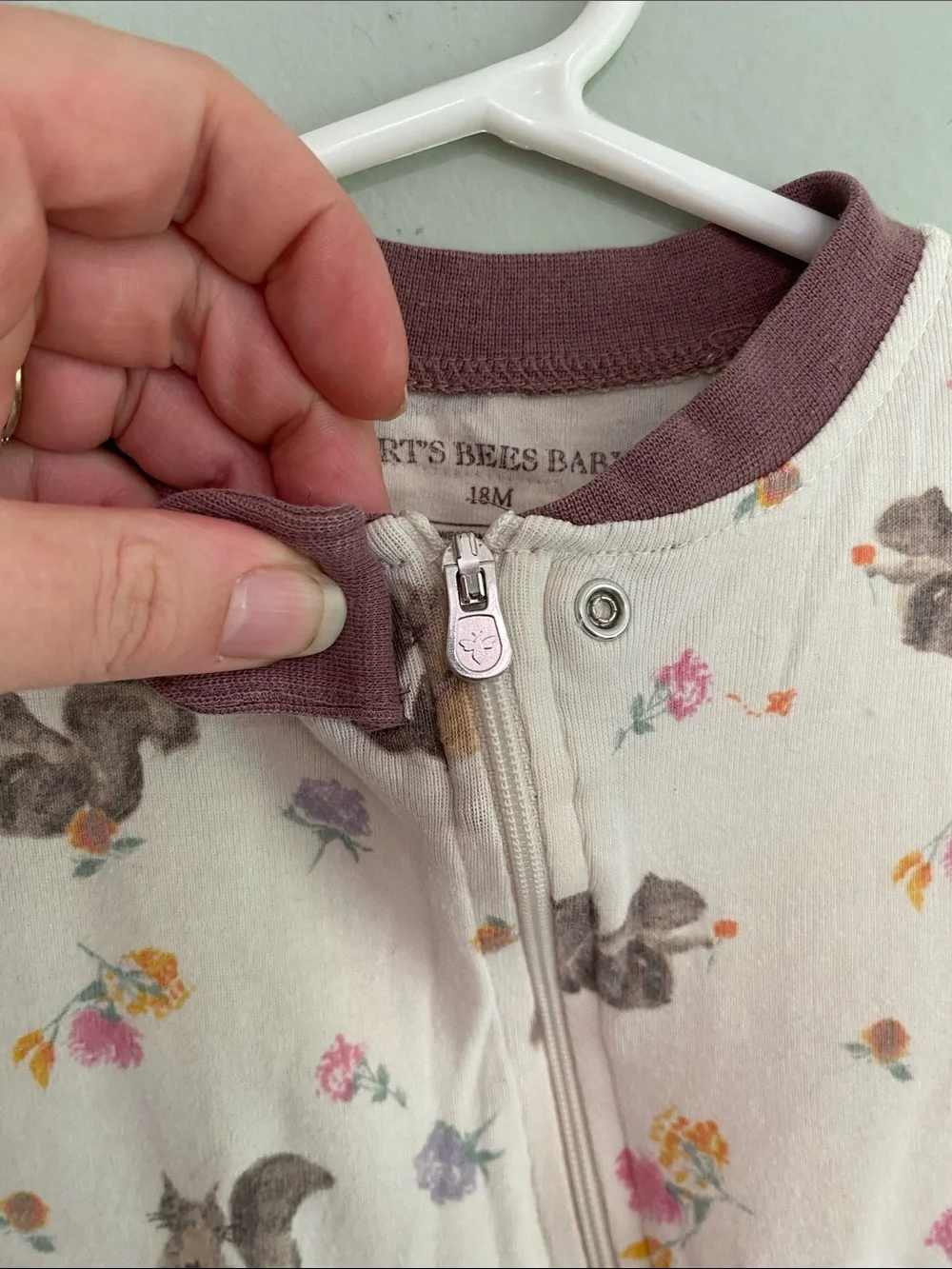 Burt’s Bees Baby White Squirrel & Floral print zip up Footsie Pajamas Size 18 Mo